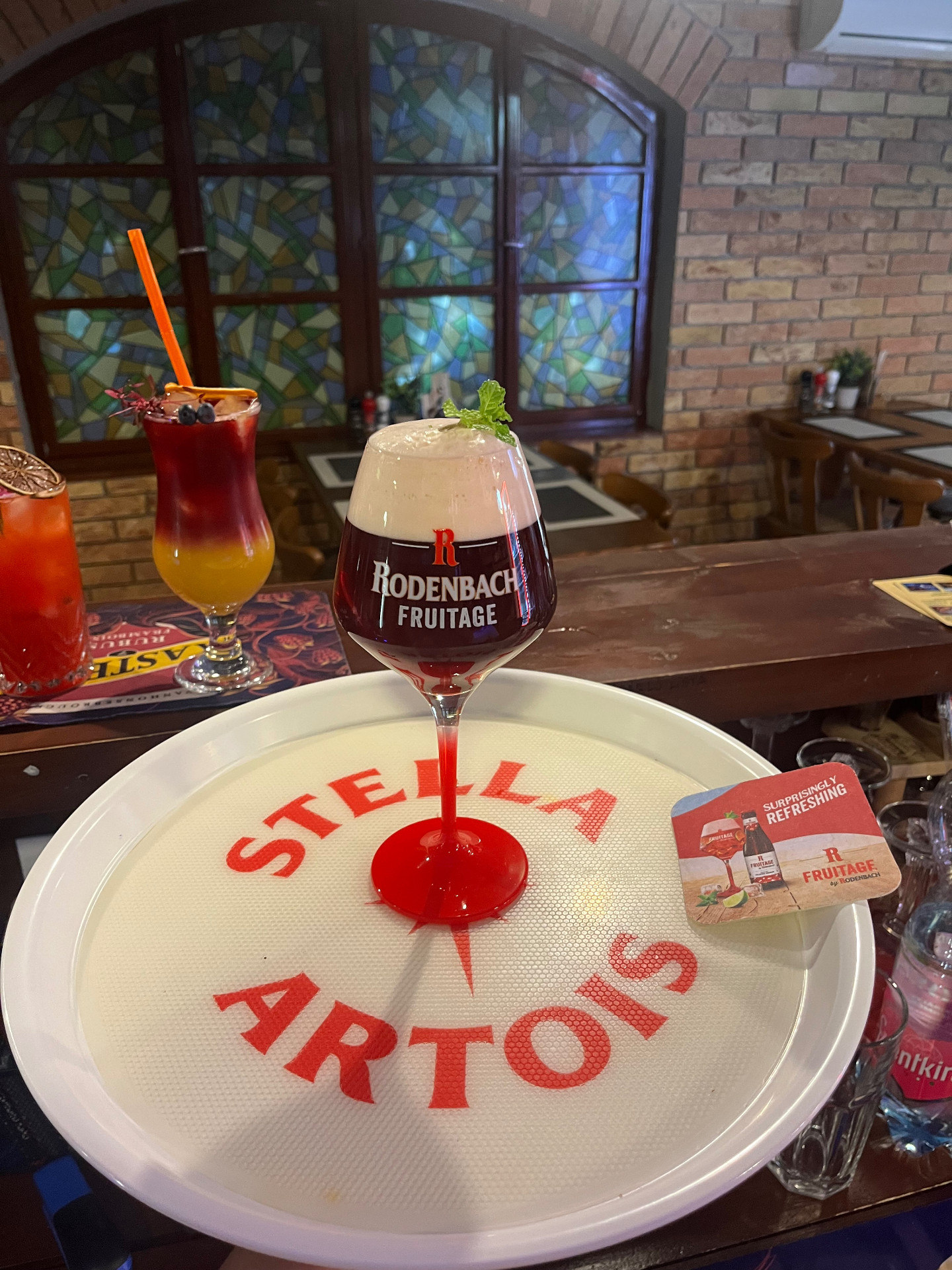 Rodenbach Fruitage sörös pohár koktélokkal